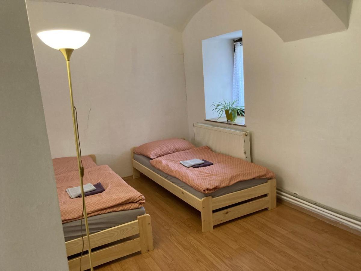 Prijemny Apartman Se Zahradou Ostresany ภายนอก รูปภาพ